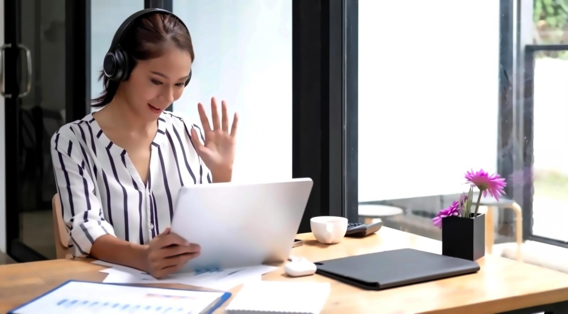 Estudiante trabajando en su presupuesto personal